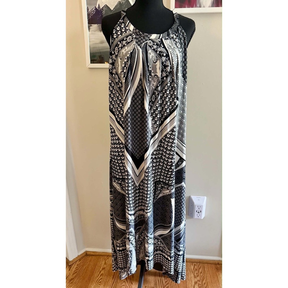 Mlle Gabrielle Sleeveless Black And White 2x Stretch Maxi Dress